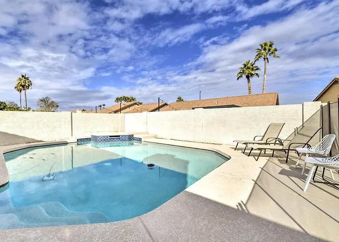 Pool, Bbq And Patio Getaway Near Golfing Holiday home